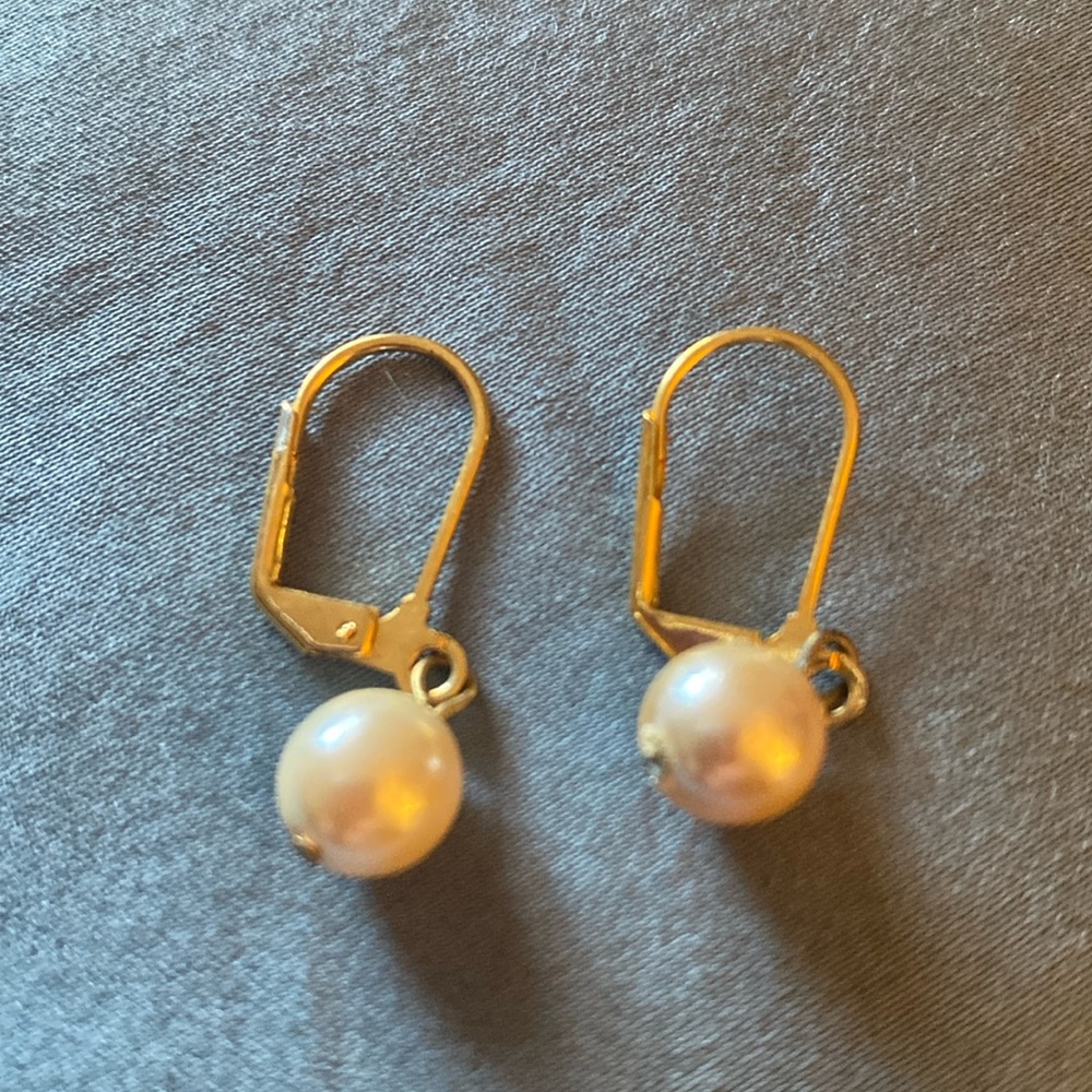 Cute pearl dangle earrings